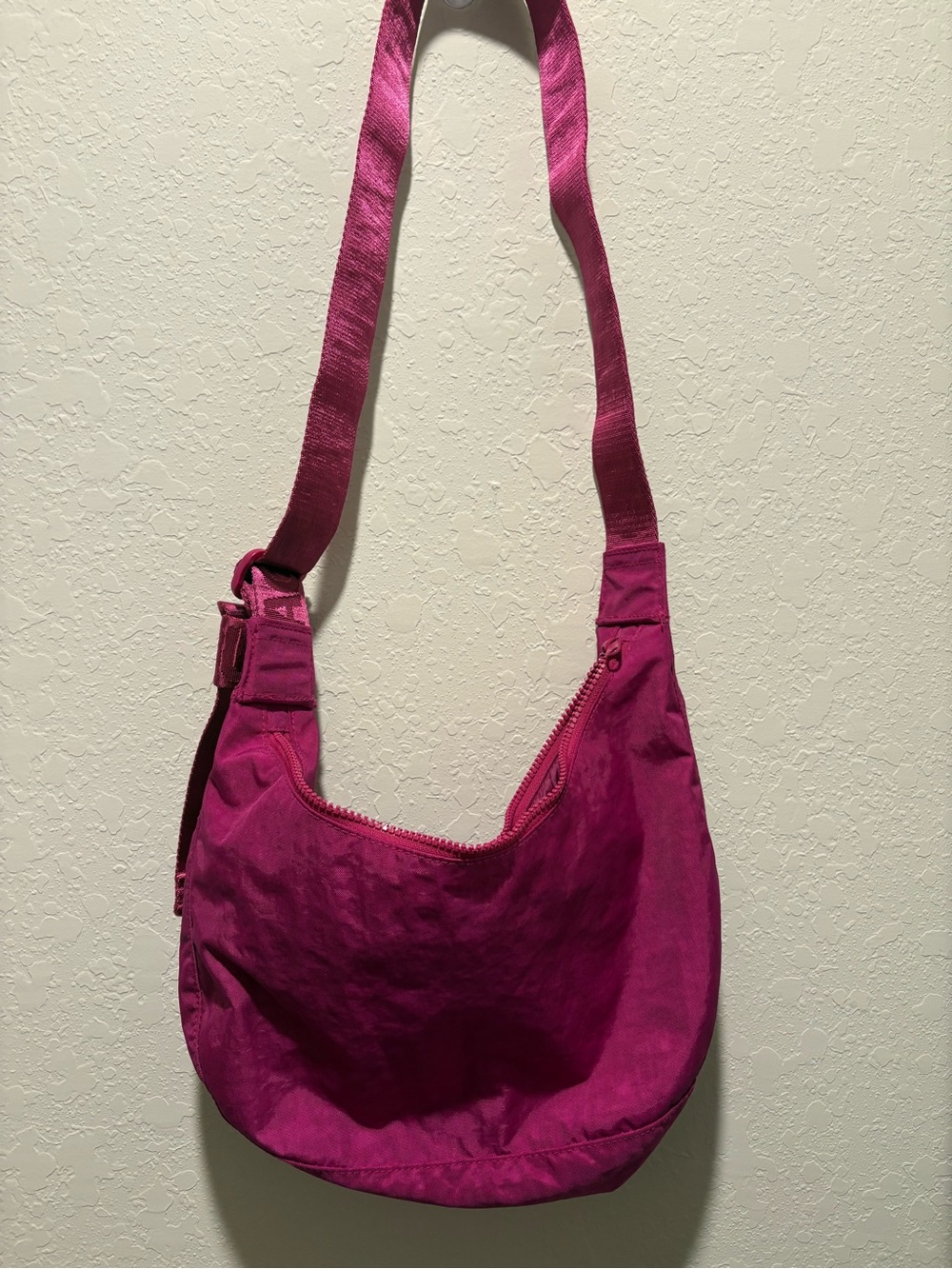 Baggu Medium Crescent in Deep Fuchsia - Picture 4 of 7